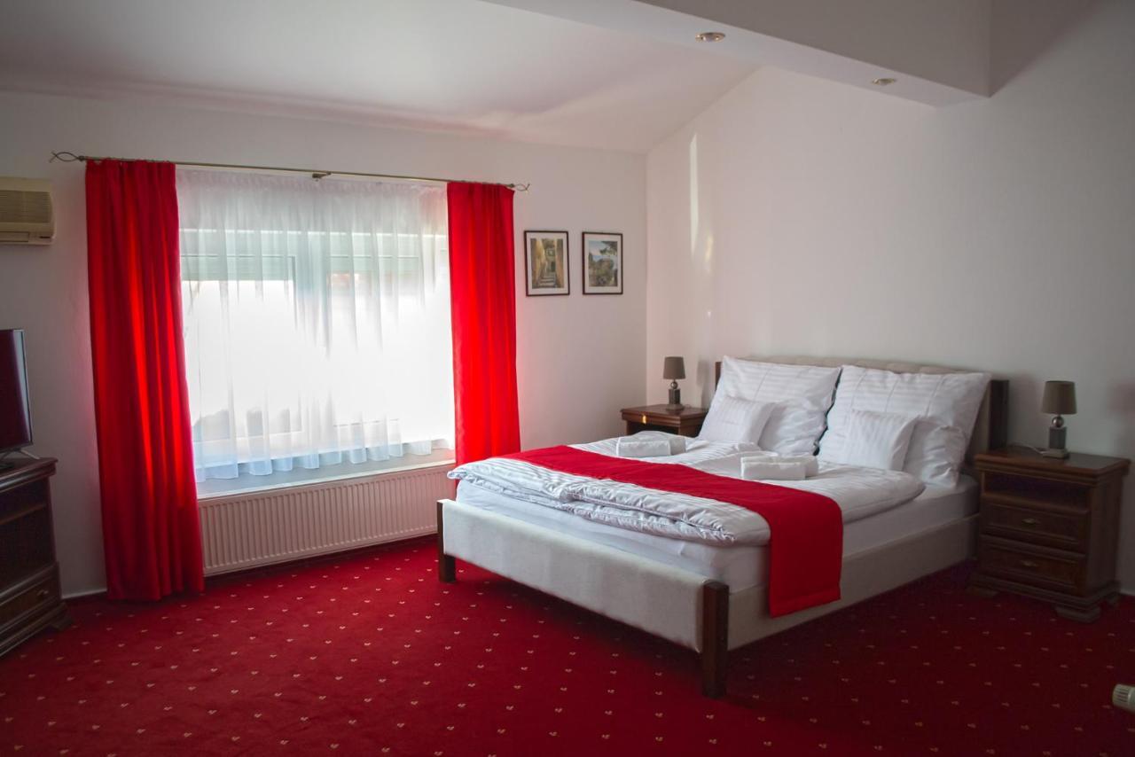 Penzion Rosel Nové Zámky Exteriér fotografie